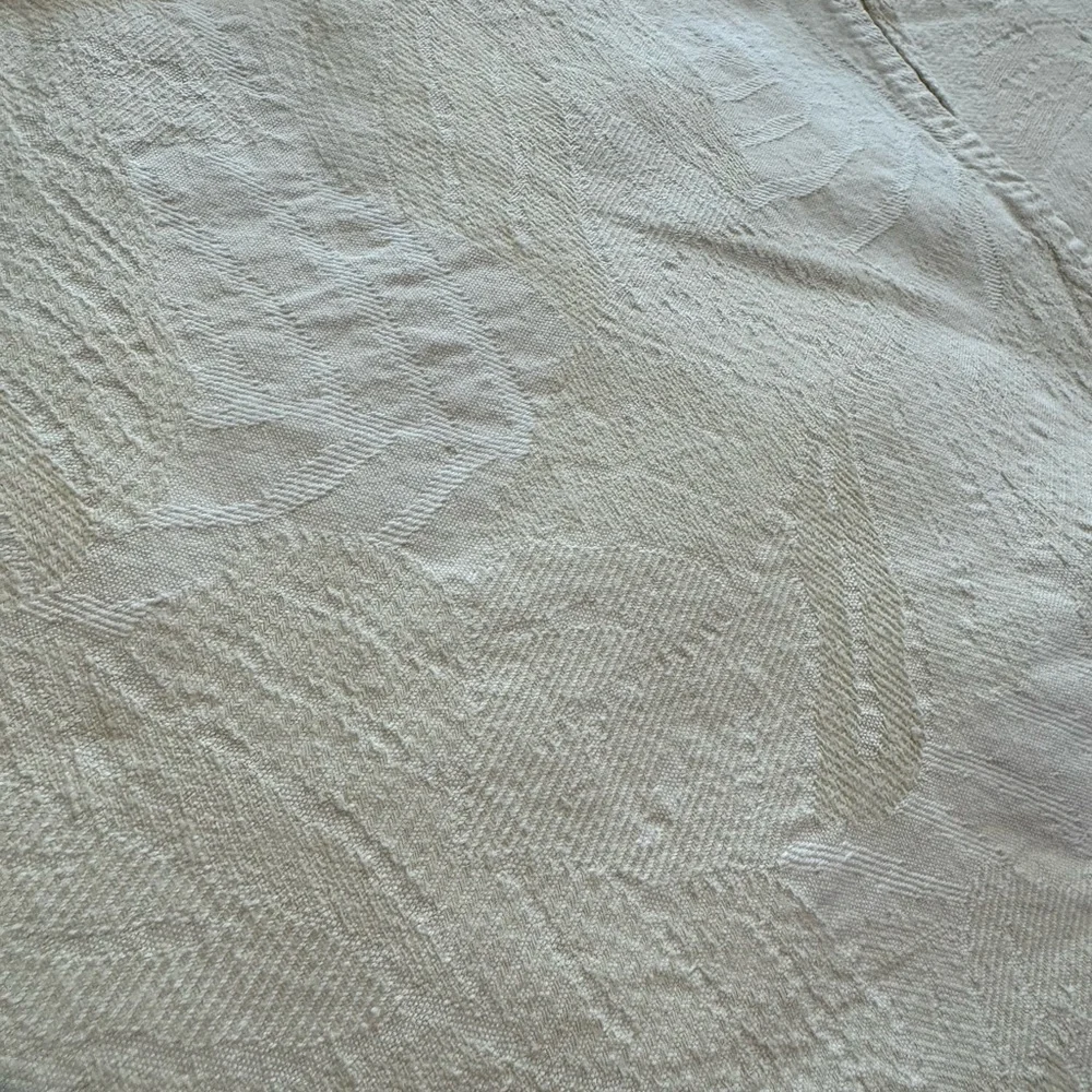 Vintage Crate & Barrel tablecloth with 4 matching napkins white/off white